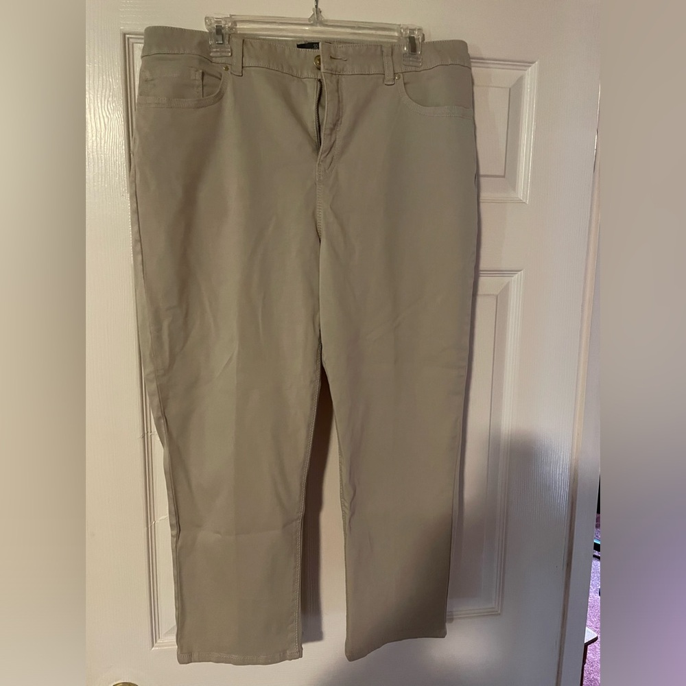 Chico’s so slimming crop pants size 2.5